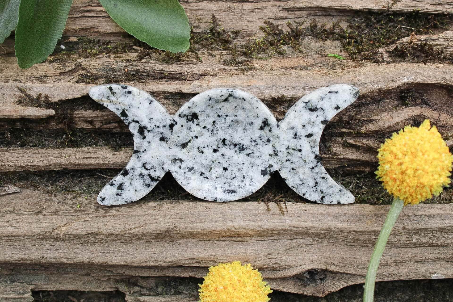 Triple Moon Dish (tm-01) – 6-11 Crystals