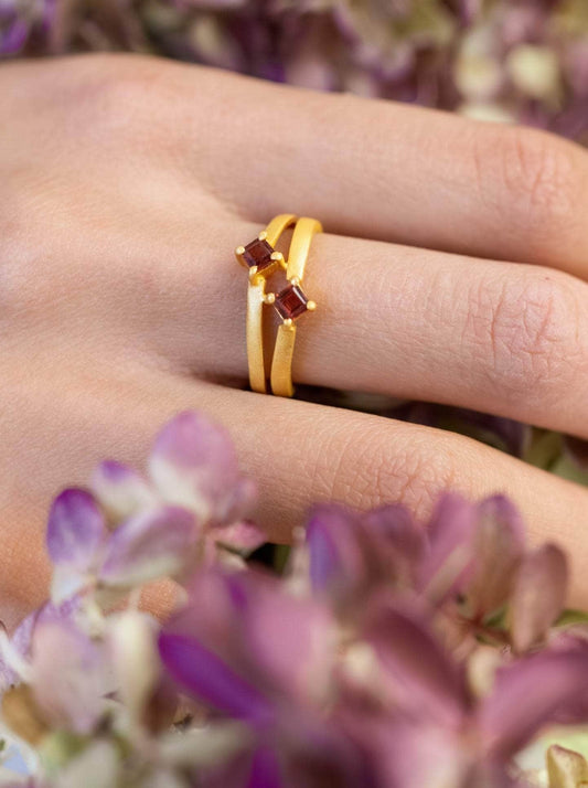 Ash & Rose ring Garnet and Gold Split Shank Ring Garnet and Gold Split Shank Ring