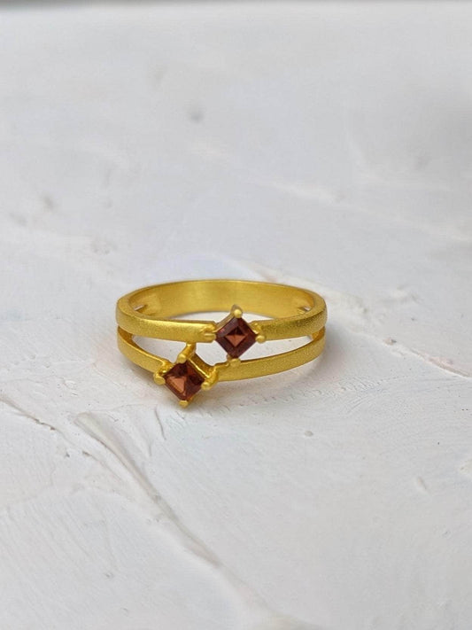 Ash & Rose ring Garnet and Gold Split Shank Ring Garnet and Gold Split Shank Ring