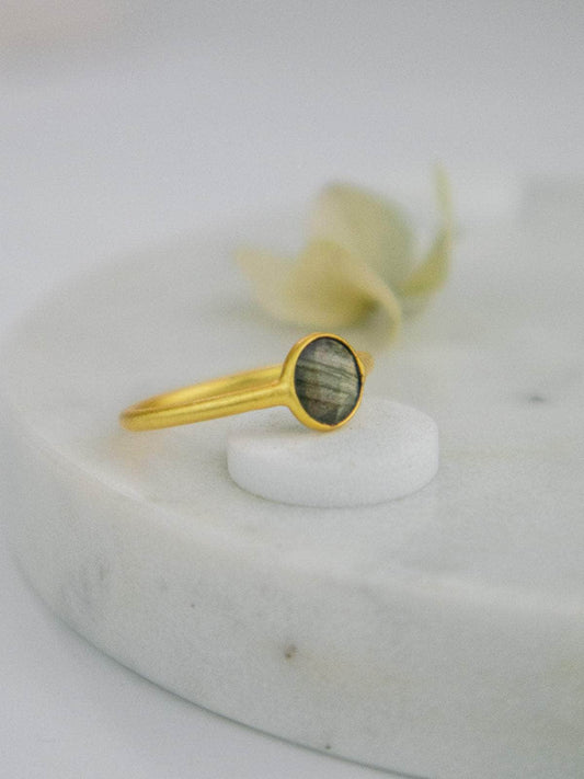 Ash & Rose ring Labradorite / 4 Mini Pebble Ring - Gold Mini Pebble Ring - Gold