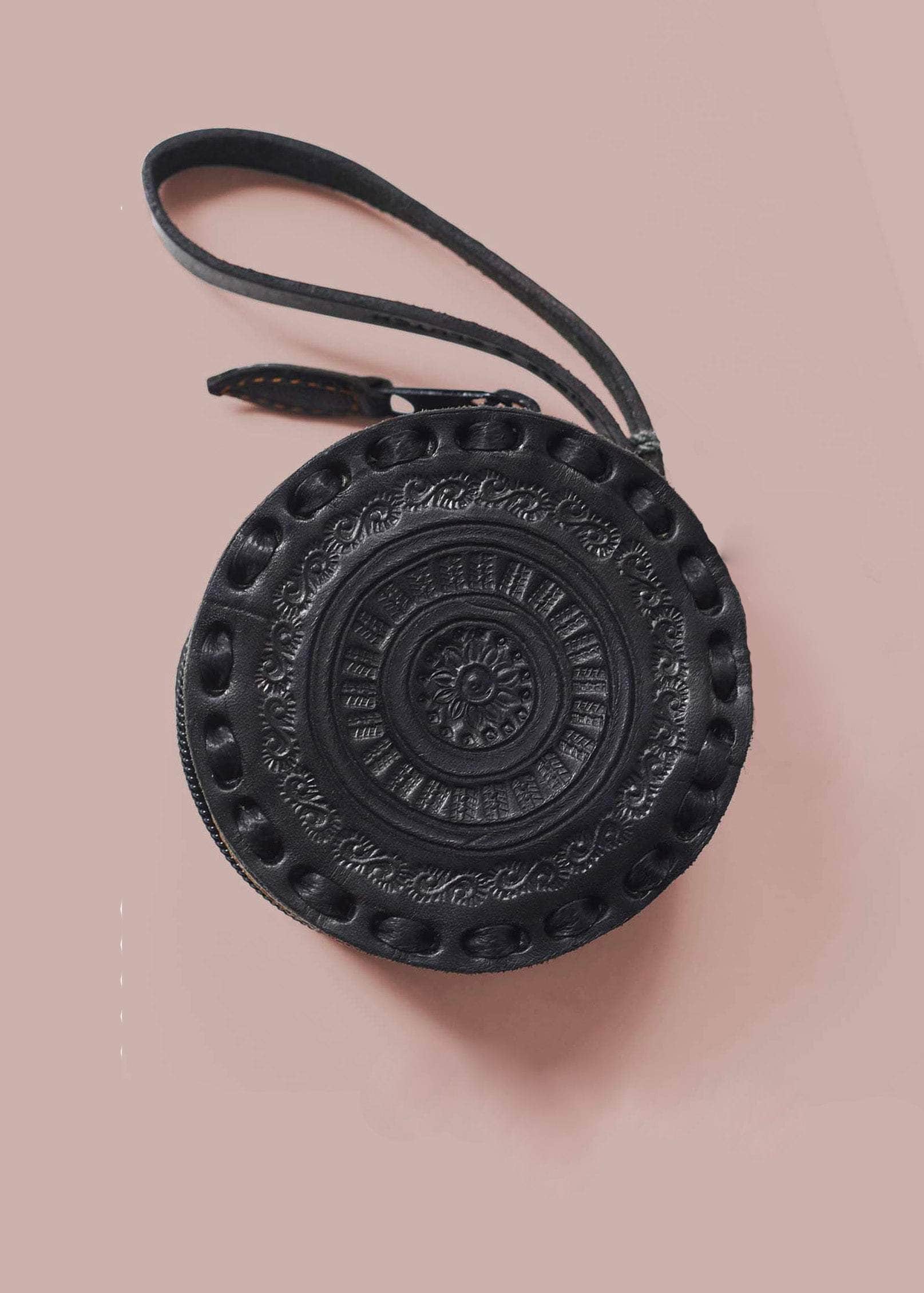 Purse & Clutch Clutch Black Embossed Circle Wristlet Embossed Circle Wristlet