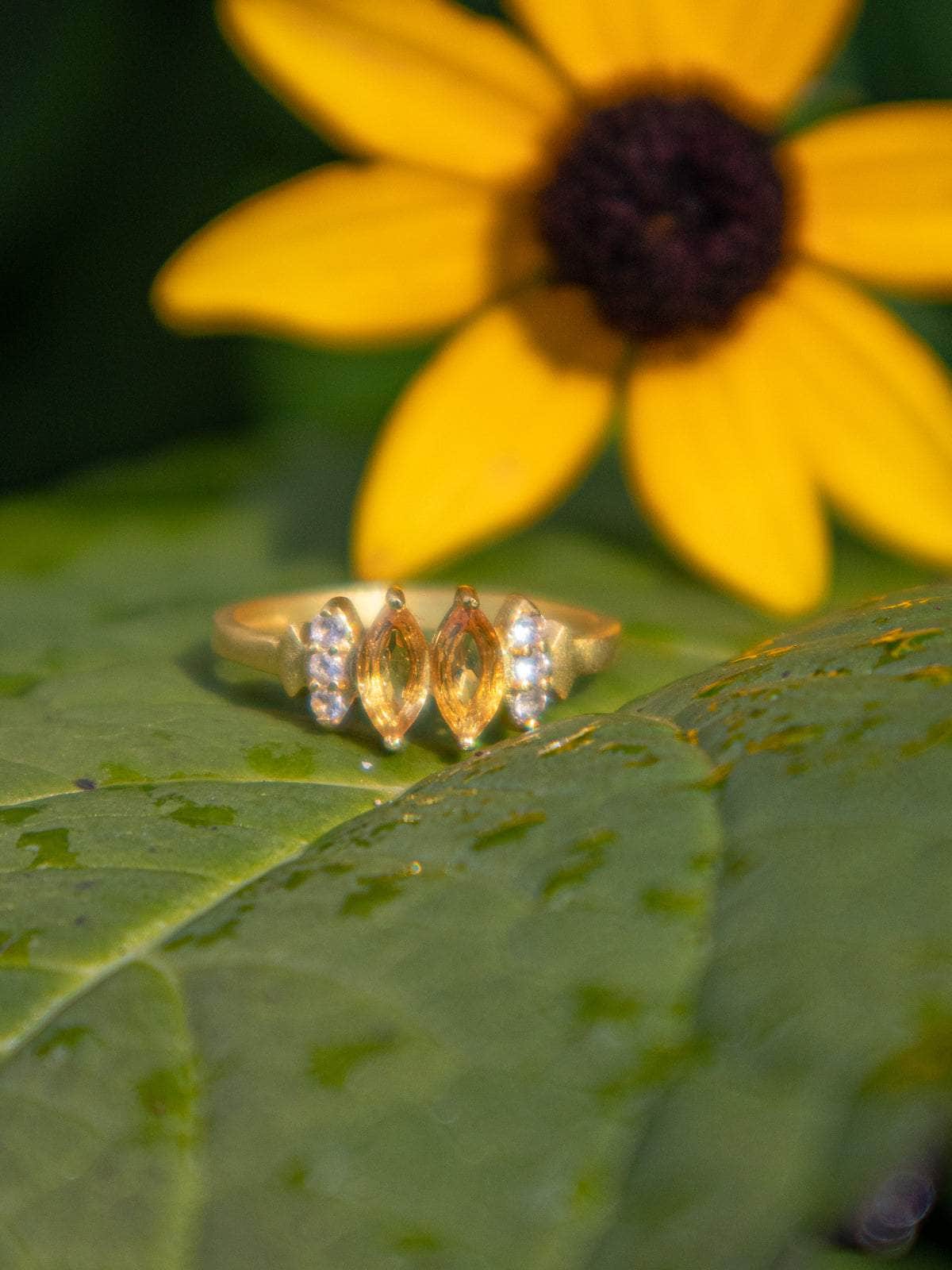 Ash & Rose ring Bitty Leaf Ring Bitty Leaf Ring