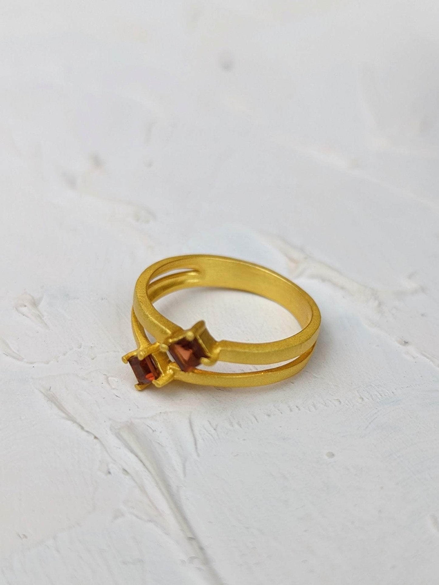 Ash & Rose ring Garnet and Gold Split Shank Ring Garnet and Gold Split Shank Ring