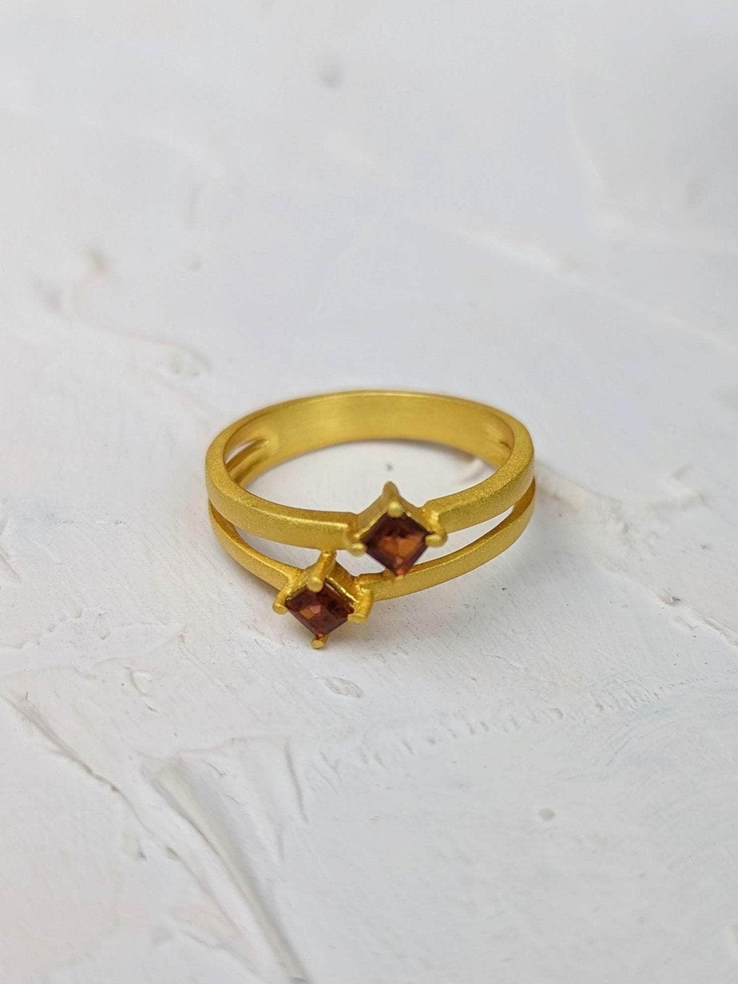 Ash & Rose ring Garnet and Gold Split Shank Ring Garnet and Gold Split Shank Ring