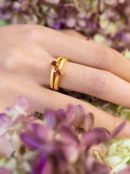 Ash & Rose ring Garnet and Gold Split Shank Ring Garnet and Gold Split Shank Ring