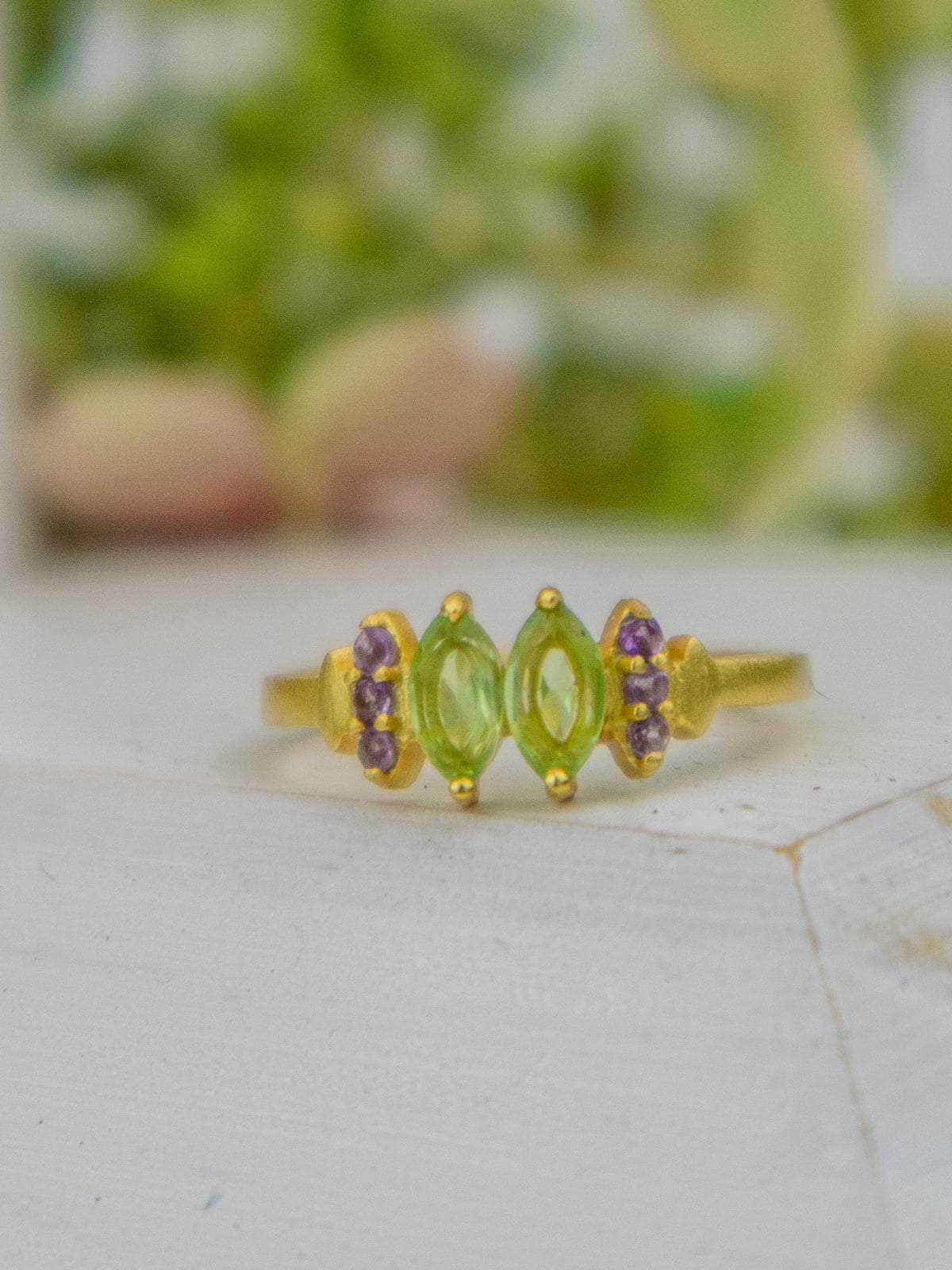Ash & Rose ring Peridot / 4 Bitty Leaf Ring Bitty Leaf Ring