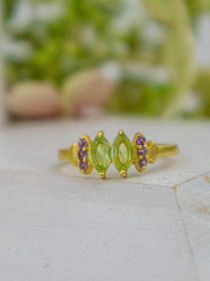 Ash & Rose ring Peridot / 4 Bitty Leaf Ring Bitty Leaf Ring